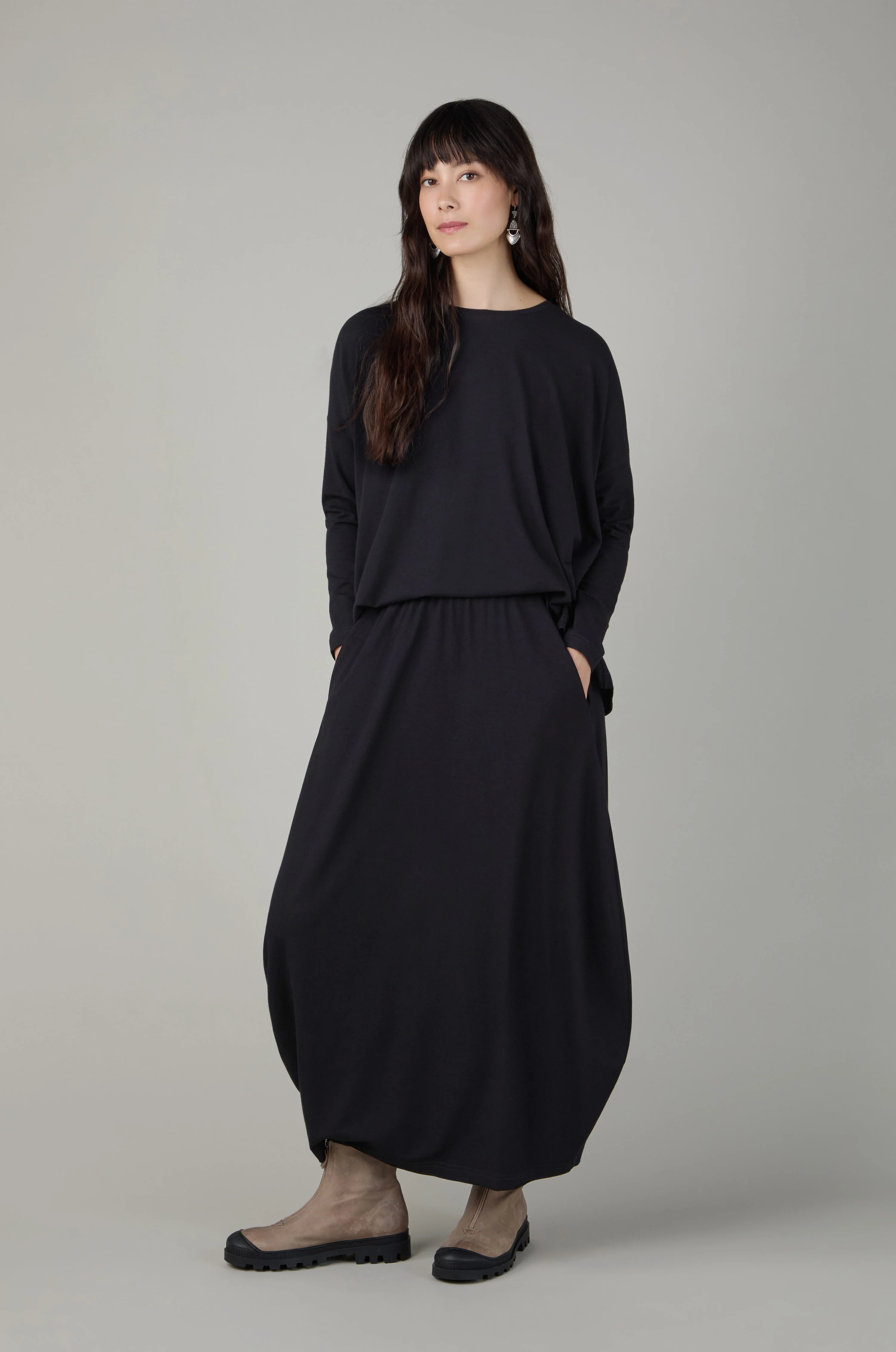 Fluid Crepe Black Bubble Skirt - Image 3