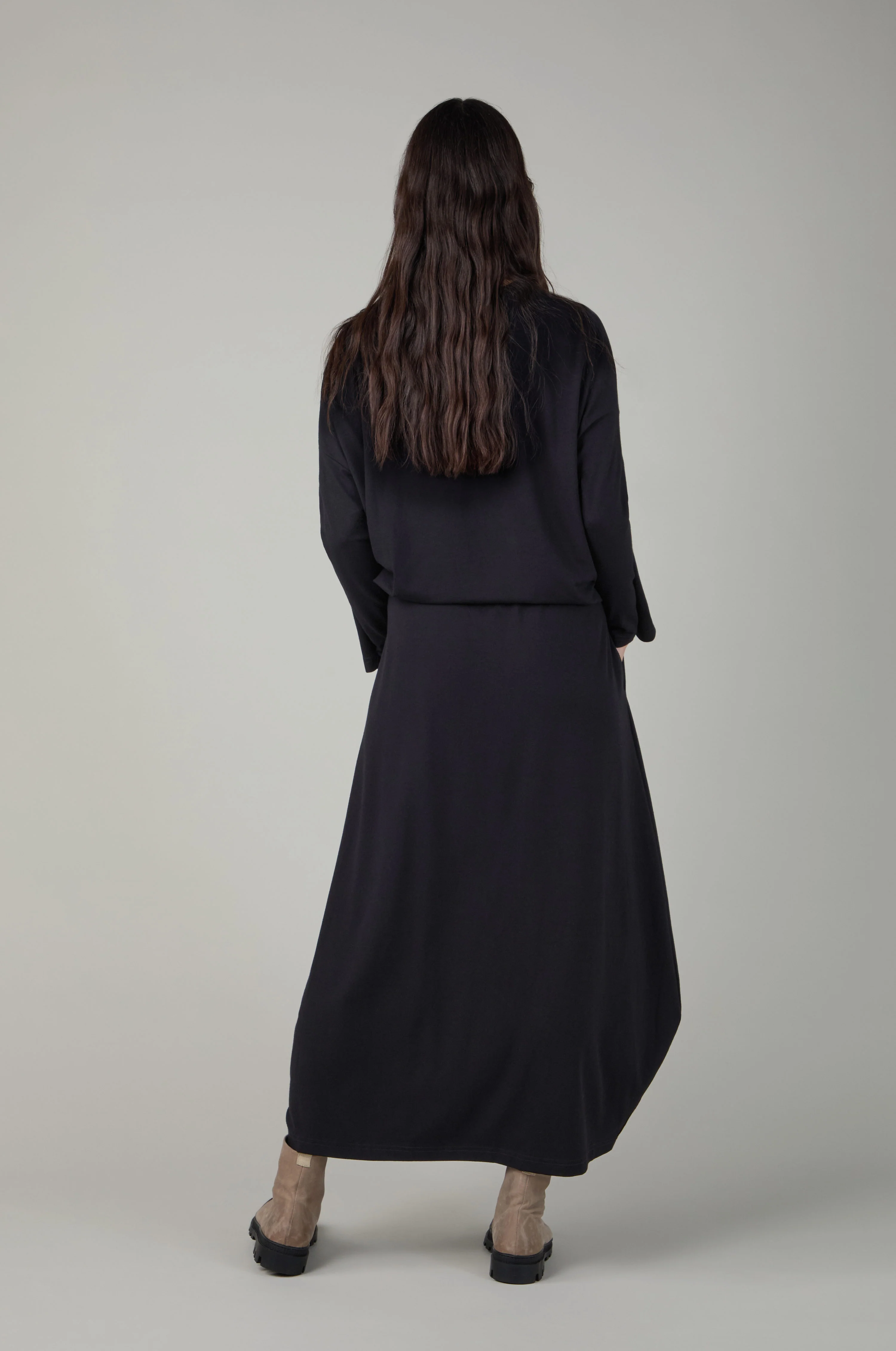 Fluid Crepe Black Bubble Skirt - Image 4