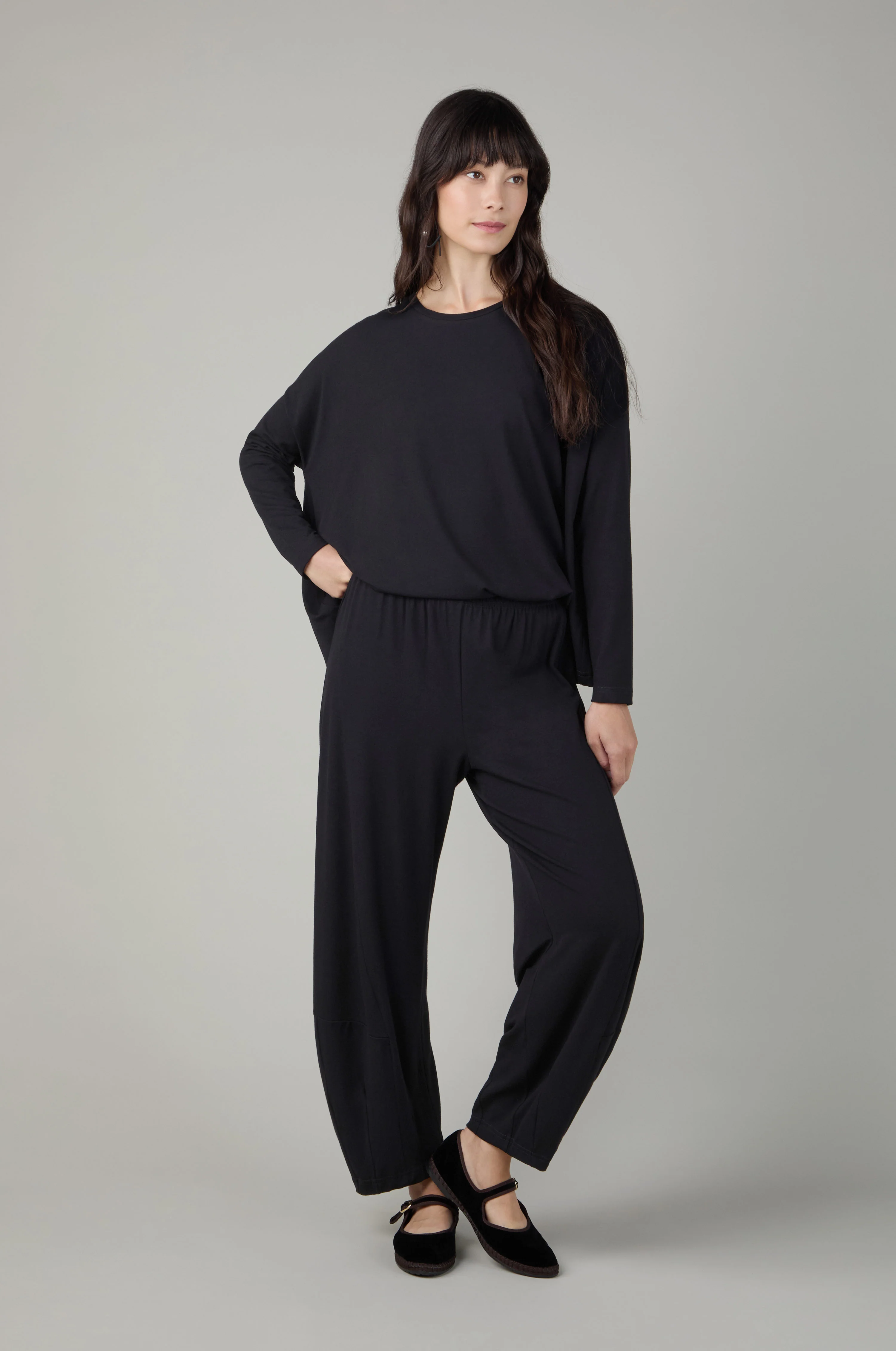 Fluid Crepe Black Bubble Trousers - Image 3