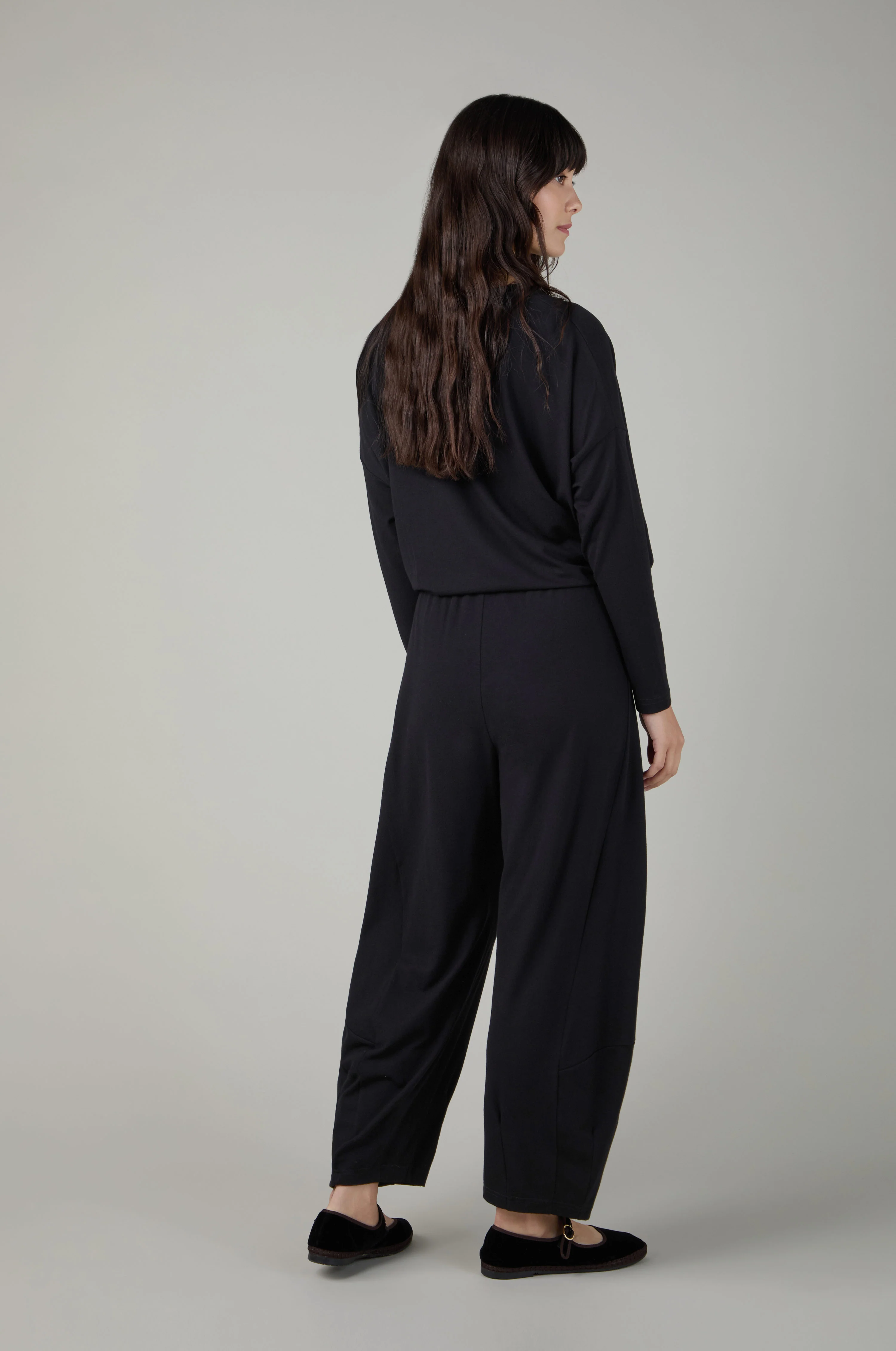 Fluid Crepe Black Bubble Trousers - Image 4