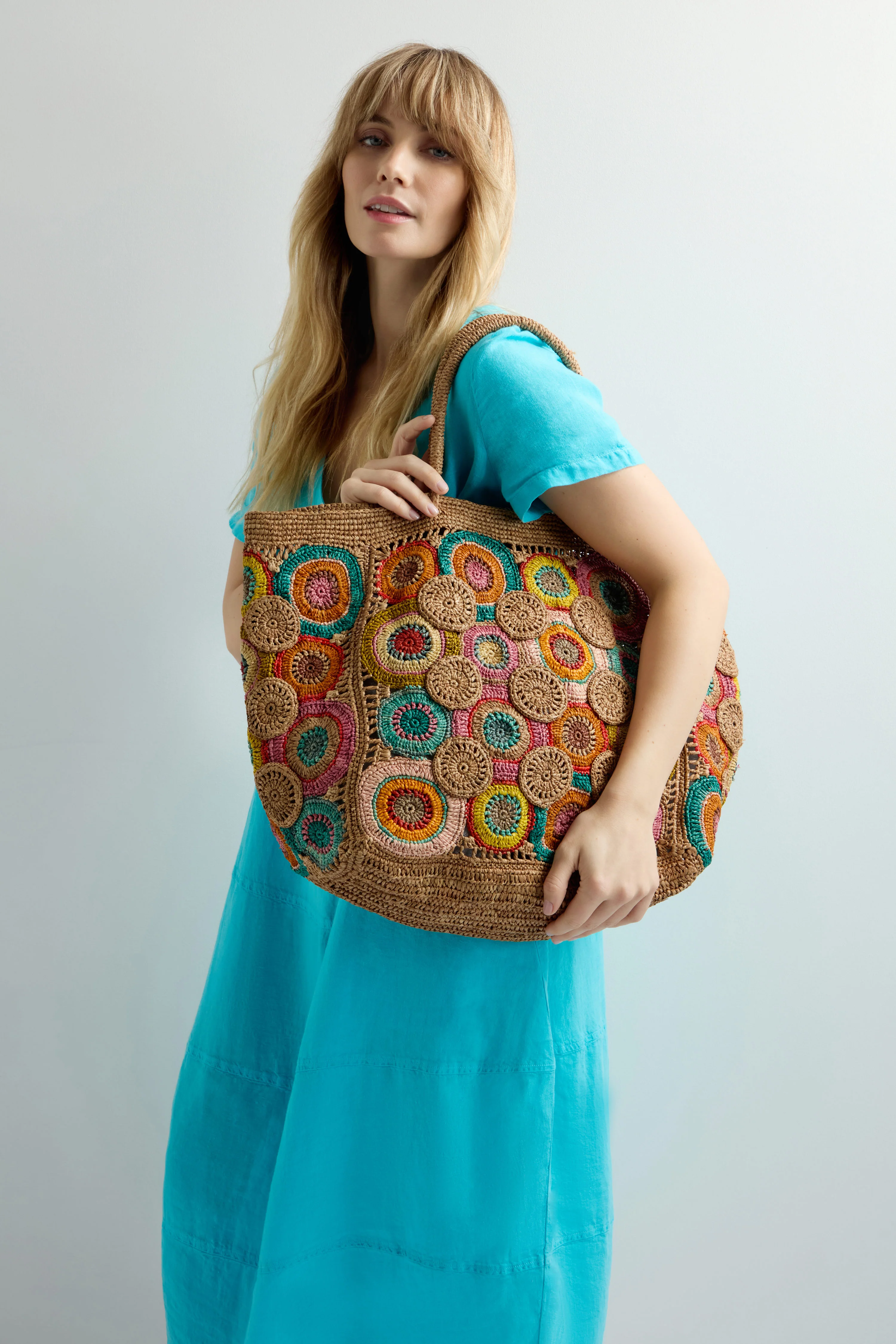 Handwoven Circles Raffia Bag - Image 3