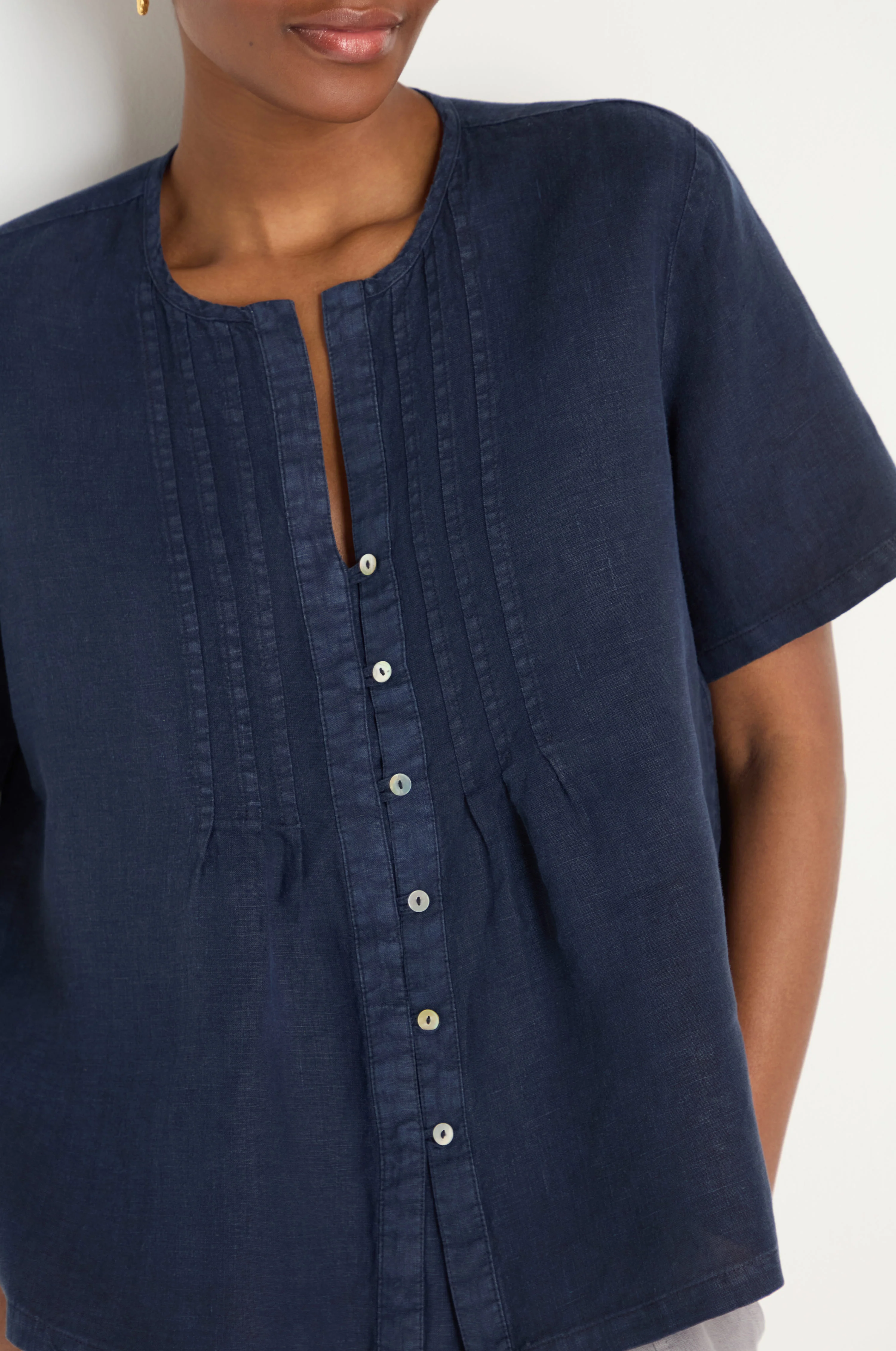 Linen Pleat Short Sleeve Navy Shirt - Image 3