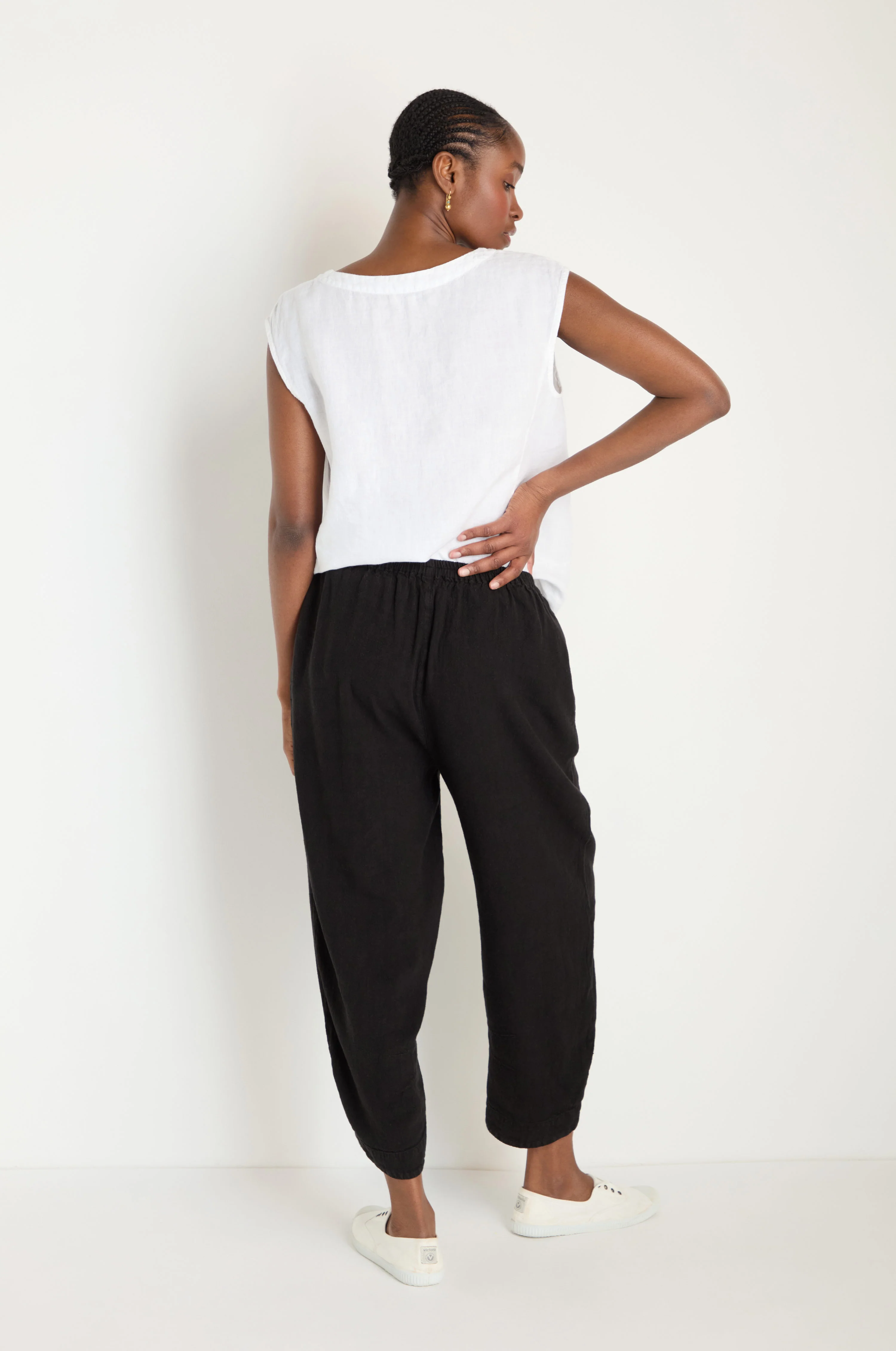Twisted Linen Crop Black Bubble Trousers - Image 4