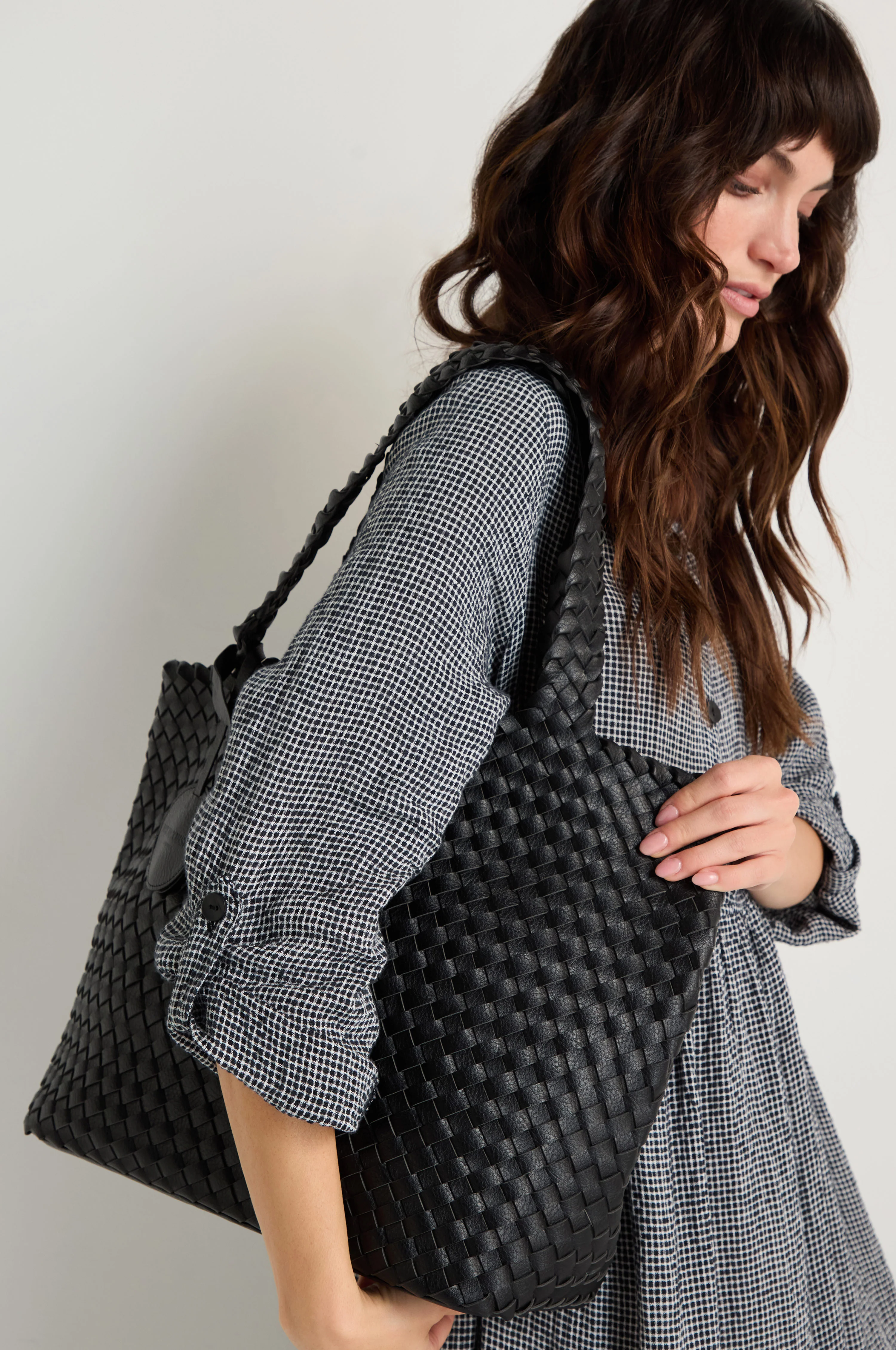 Woven Reversible Black & Gunmetal Bag - Image 7